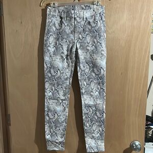 NWT White House Black Women’s Snake Print Jeans